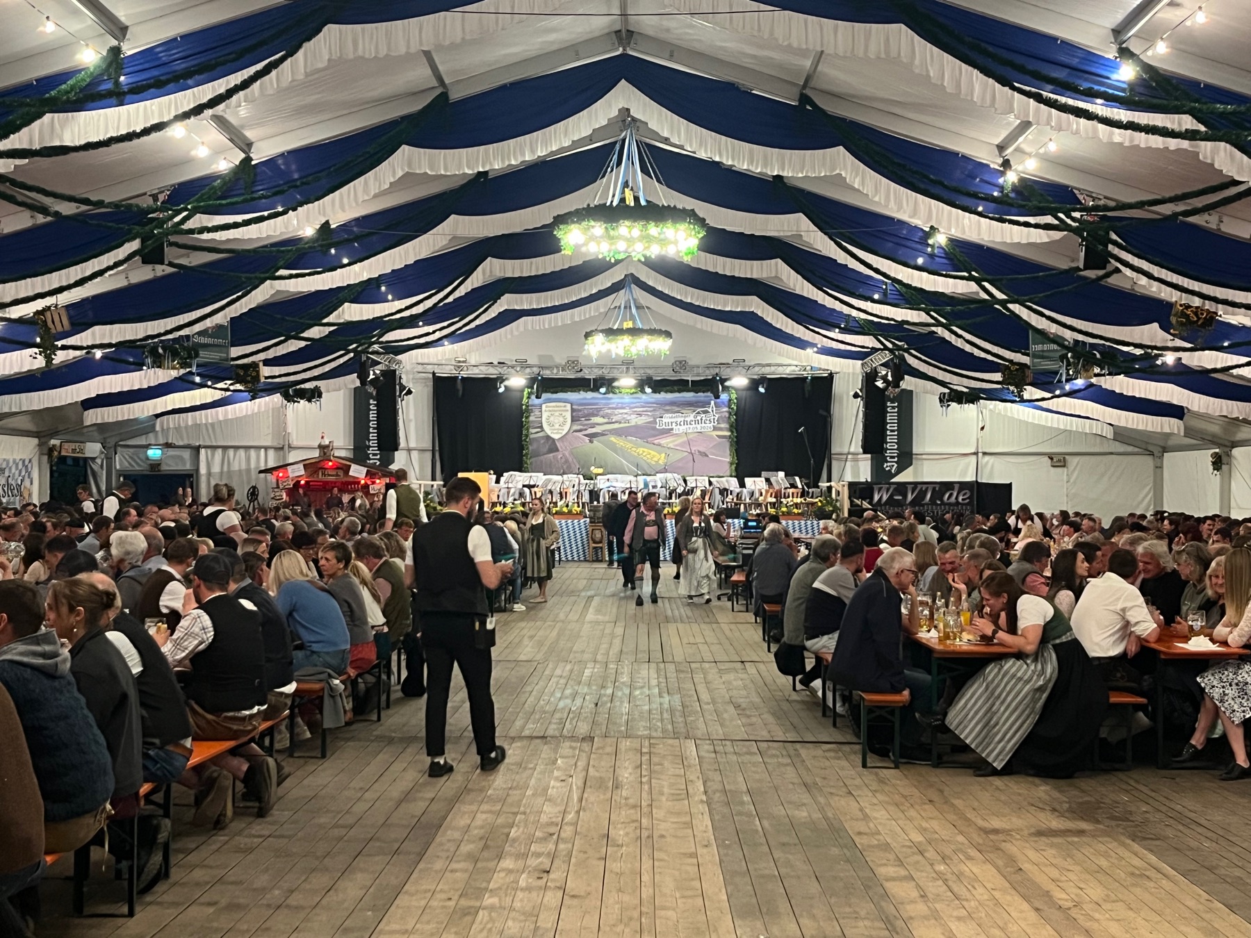 Volles Festzelt beim Burschenfest Fridolfing 2026