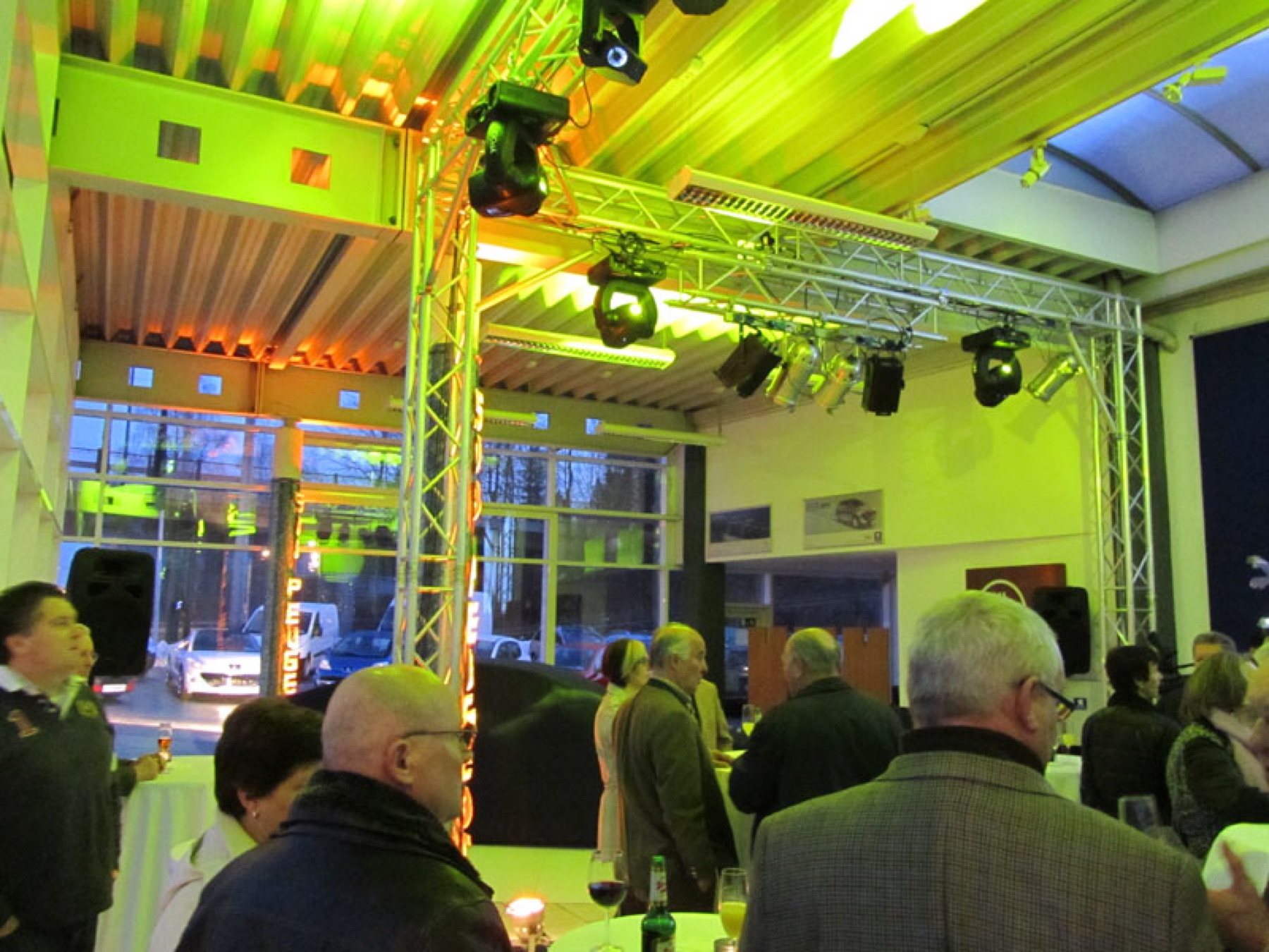 Empfang mit Traversen und Lichttechnik