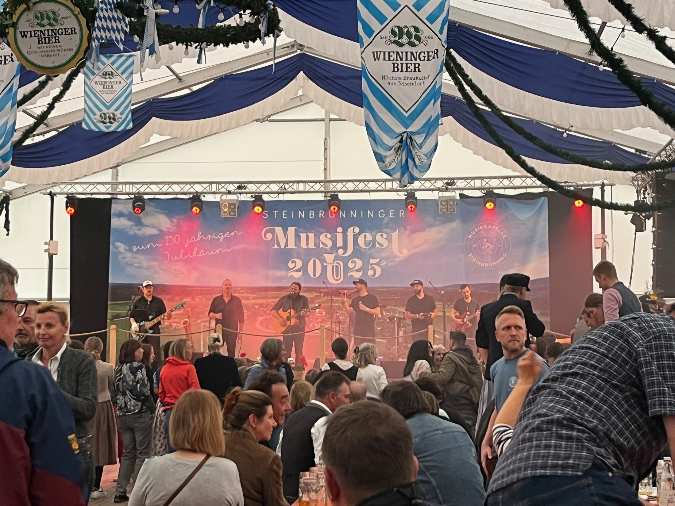 Bierzelt für Jung und Oid beim Musikfest Steinbrünning 2025