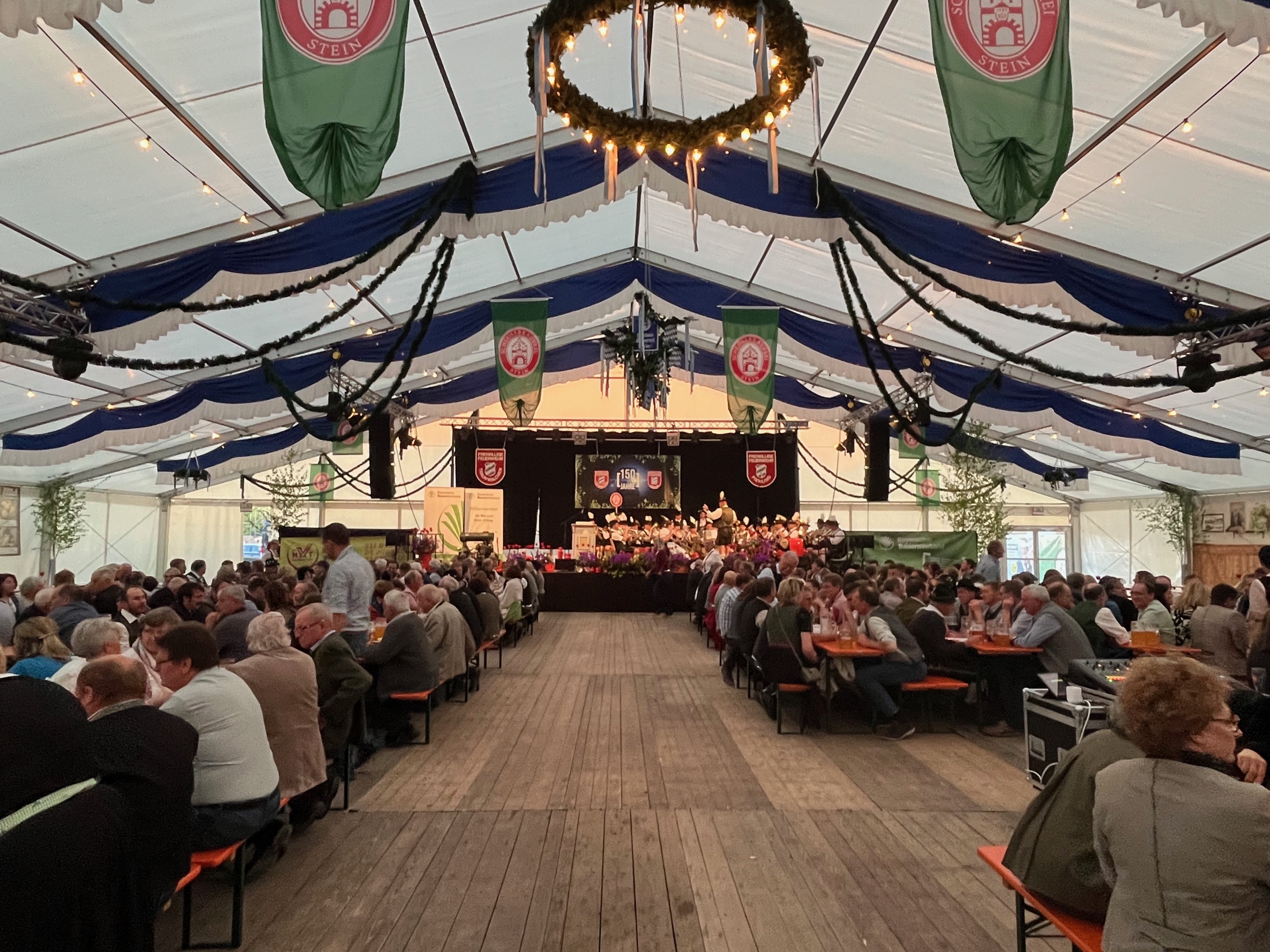 Festsonntag beim Feuerwehrfest Traunwalchen und Pierling 2025 mit Blaskapelle und Ä-Hax